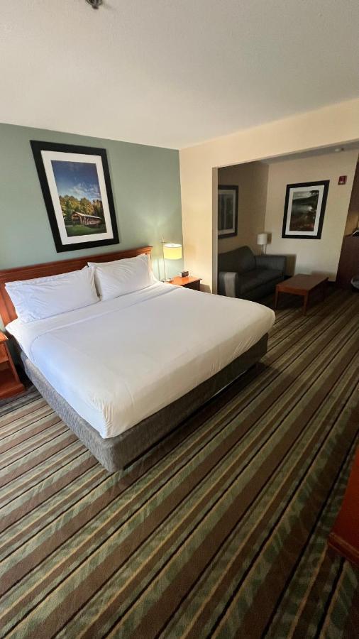 Holiday Inn Express & Suites Salamanca, An Ihg Hotel 외부 사진